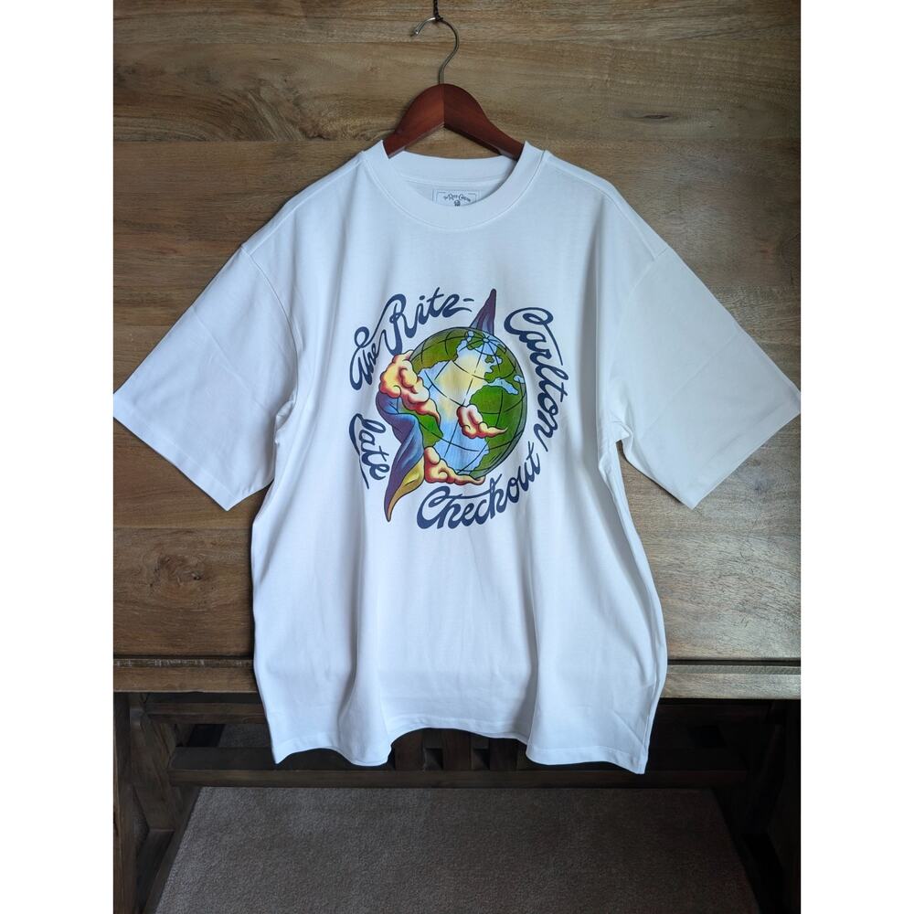 NWT The Ritz-Carlton Late Checkout Globe T-Shirt Mens XL White Graphic Crew Neck